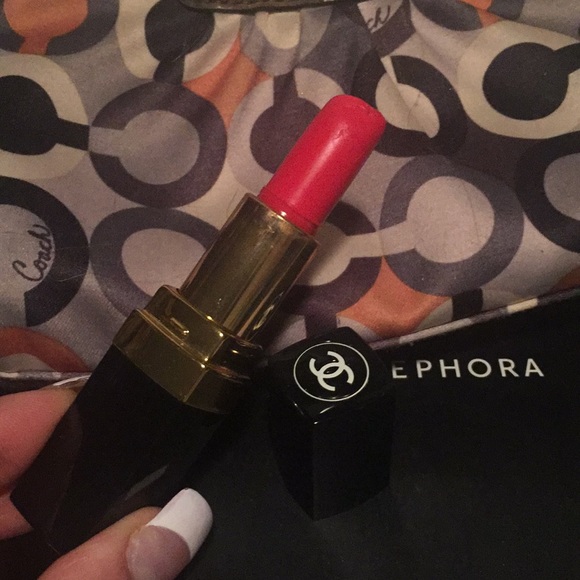 CHANEL Other - Chanel hydrabase red lipstick 81